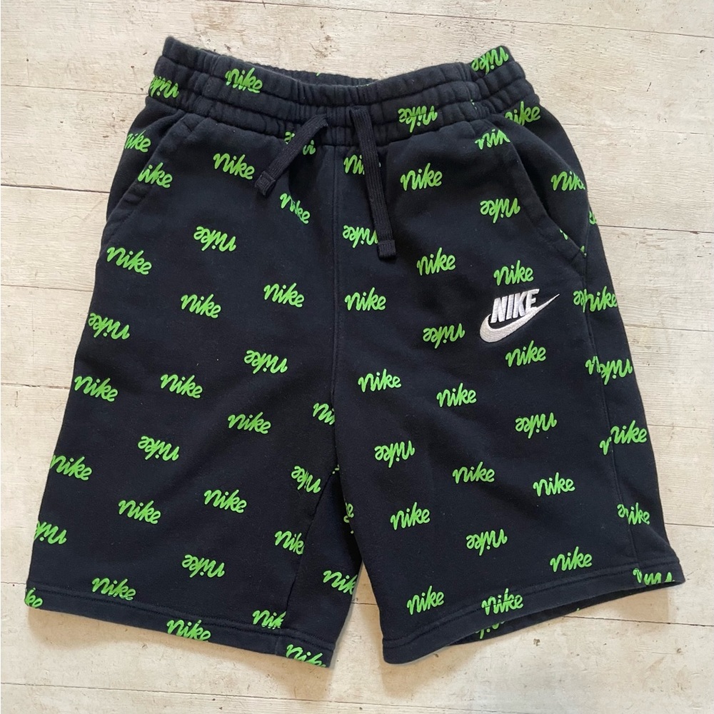 Boys Nike All Over Print Script Fleece Shorts Sz XL | Standard Fit